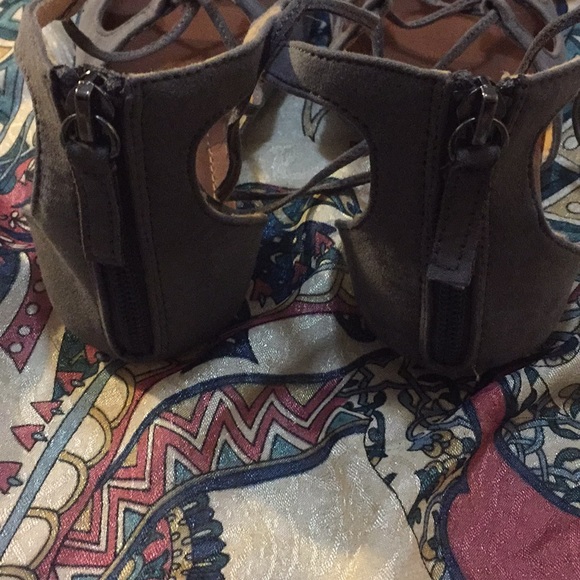 Gray short gladiators - Picture 2 of 4